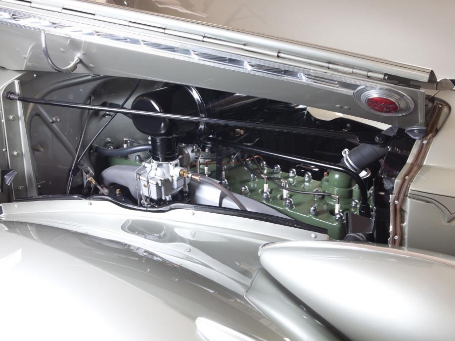  Packard 180 Super Eight Convertible Sedan by Darrin 1940 года  (фото 9 из 10)
